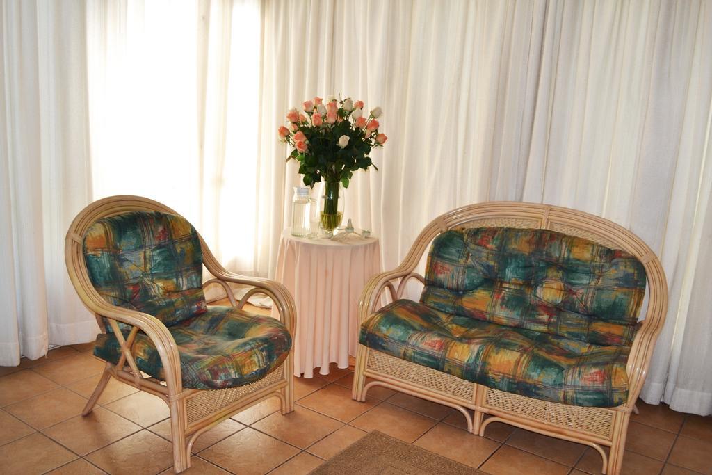 Dove'S Nest Guest House เคมป์ตัน พาร์ค ภายนอก รูปภาพ
